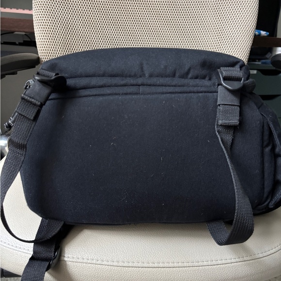 Brevite The Runner Camera Backpack - Picture 13 of 14